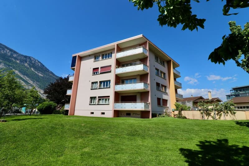 Appartement 2.5 pces rénové avec rendement immédiat (12)