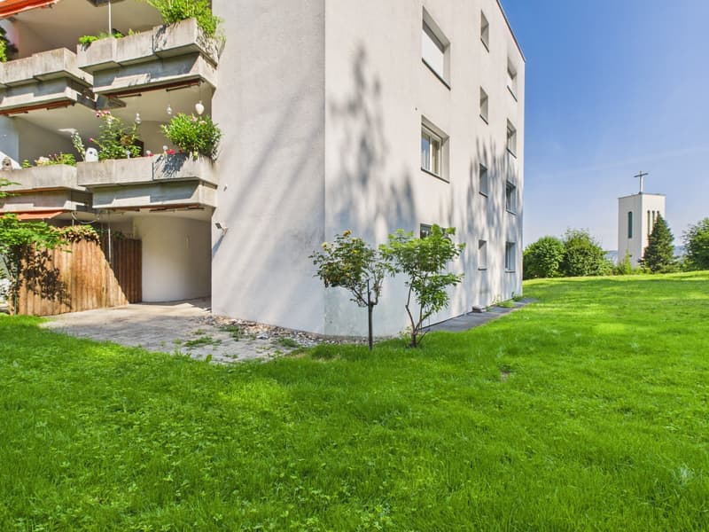 Grosszügige 4-Zimmer-Gartenwohnung an ruhiger Lage in Horgen (2)