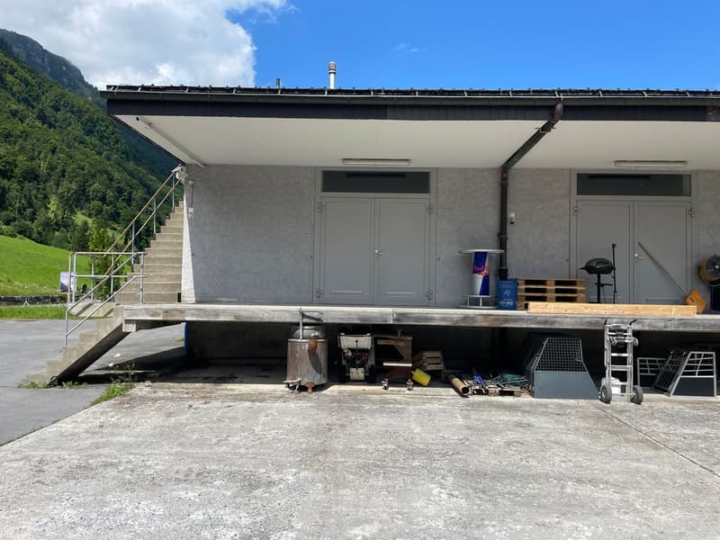 Gewerberäume Nr. 11 bis Nr. 13 mit Rampe