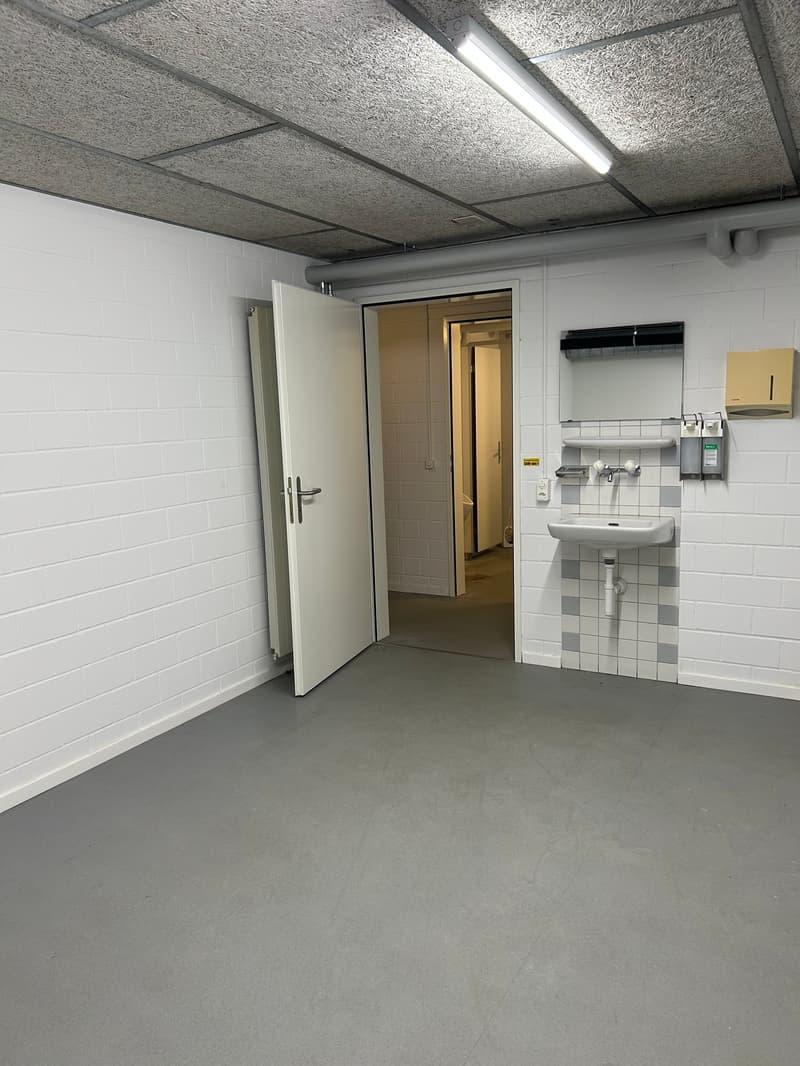 Versatile storage and commercial space in the center of Breitenbach (7)