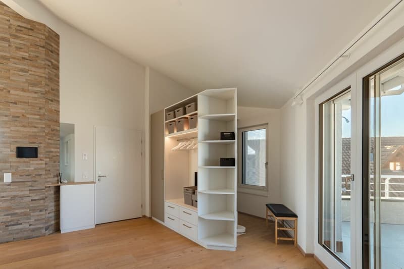 Hochwertig renovierte 5 1/2-Zimmer-Attikawohnung im Herzen von Hünenberg (6)