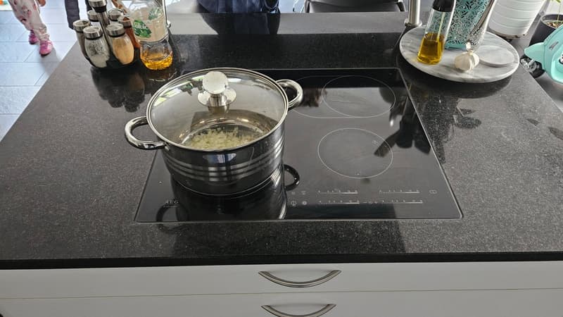 Exklusive 4.5 Zimmer Terrassenwohnung, Familien-, Ferien- oder Alterswohnung (3)