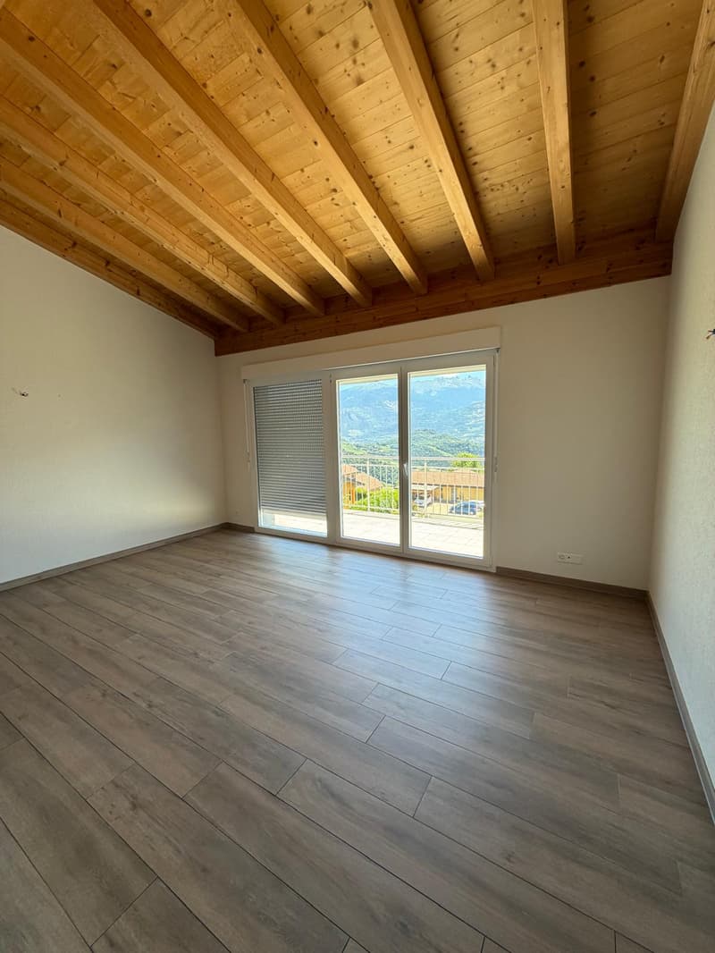 Charmant appartement de 2.5 pièces avec vue sur les montagnes à Erde (2)