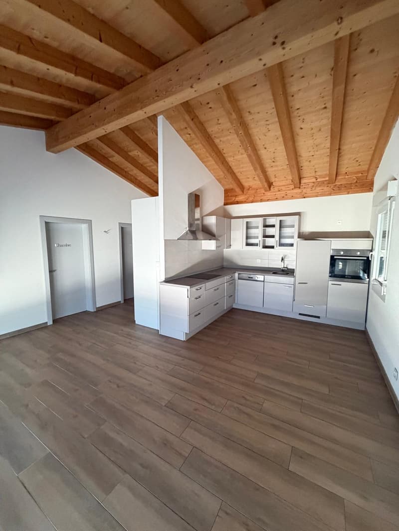 Charmant appartement de 2.5 pièces avec vue sur les montagnes à Erde (4)