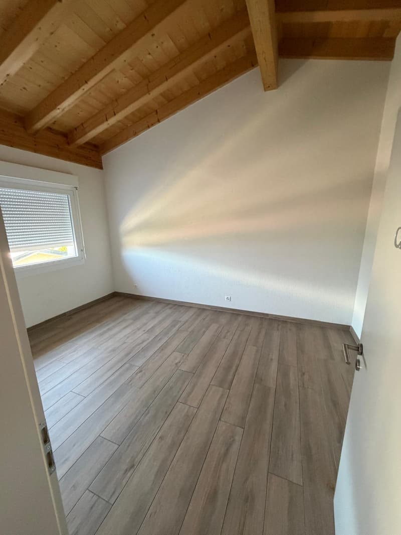 Charmant appartement de 2.5 pièces avec vue sur les montagnes à Erde (3)