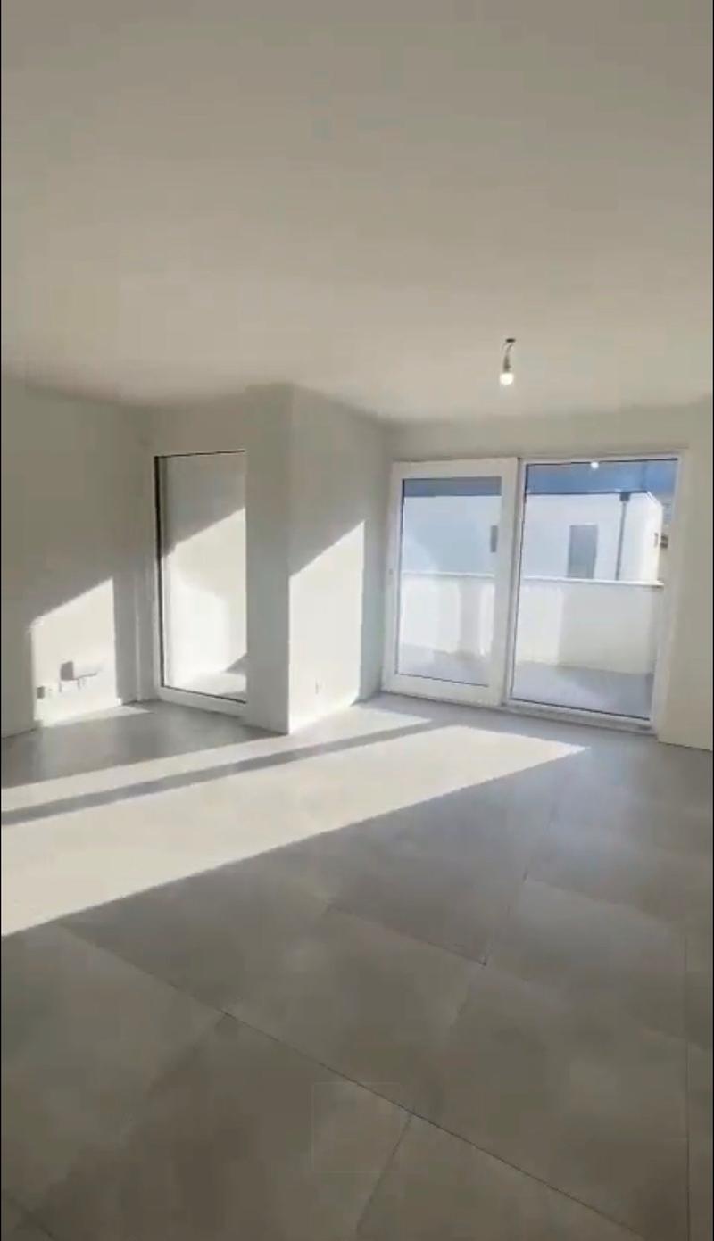 Appartement moderne de 2 pièces avec balcon à Saxon (3)