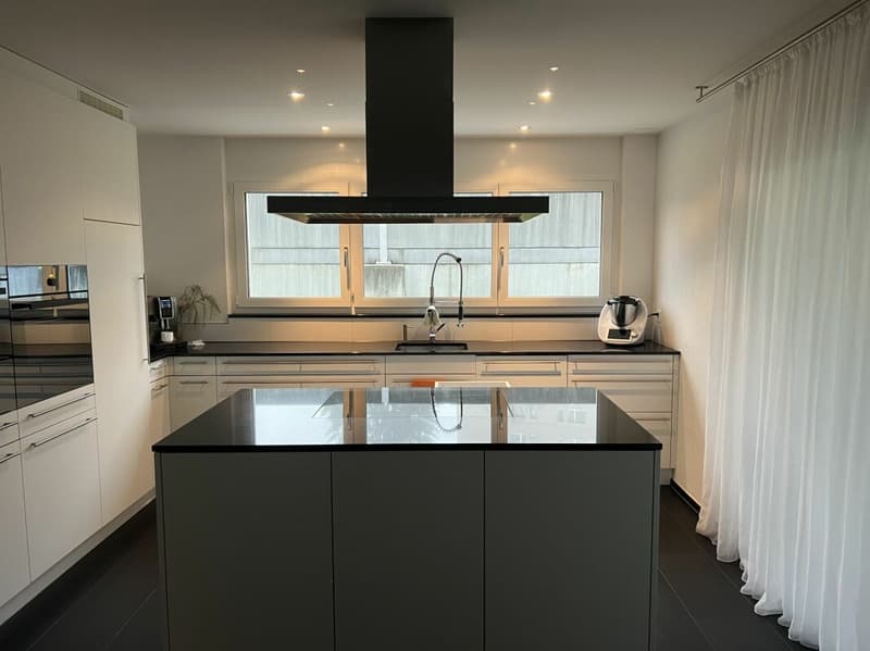 Schöne Helle 4 1/2 Zimmer Eigentumswohnung (4)