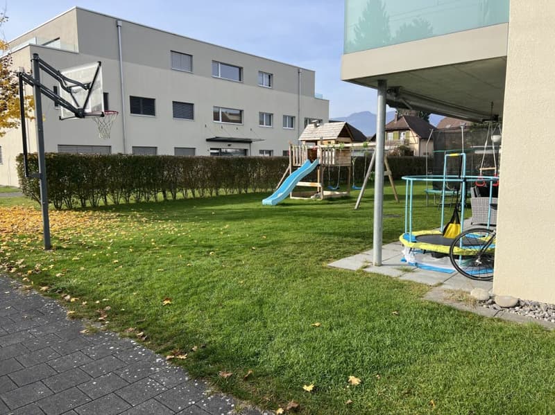 Schöne Helle 4 1/2 Zimmer Eigentumswohnung (3)