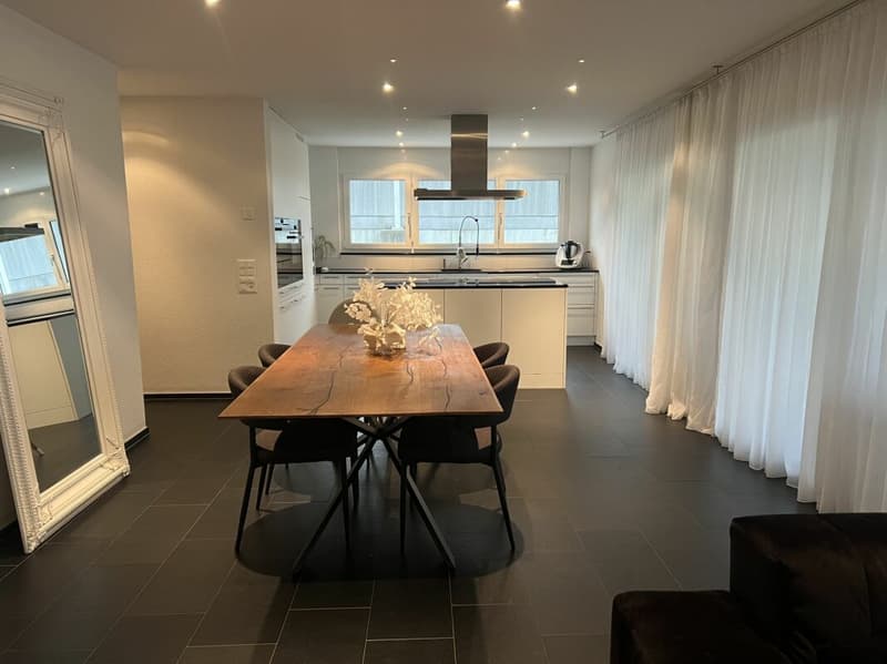 Schöne Helle 4 1/2 Zimmer Eigentumswohnung (5)