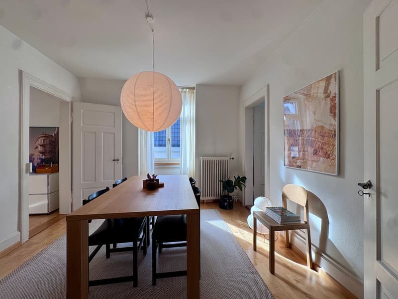 Charmante 4-Zimmer-Altbauwohnung mit Balkon und Aussicht (3)