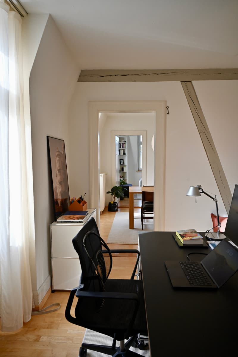 Charmante 4-Zimmer-Altbauwohnung mit Balkon und Aussicht (5)