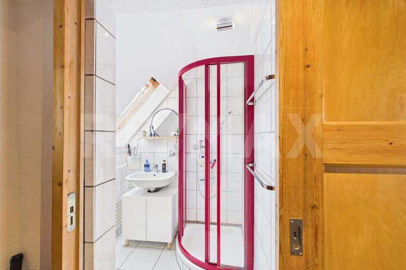Charmante 3-Zimmer-Wohnung mit grosszügigem Dachstock  Meierhofquartier (9)