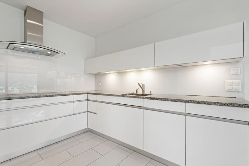 Exklusive 4.5-Zi-Terrassenwohnung mit schöner Aussicht (8)