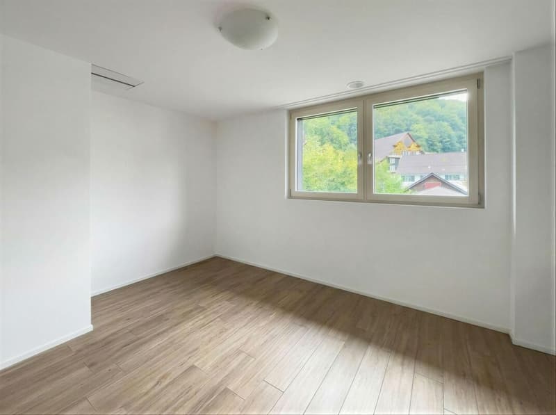 Modernes 6-Zimmer-Doppeleinfamilienhaus mit Garten in Hausen am Albis (18)