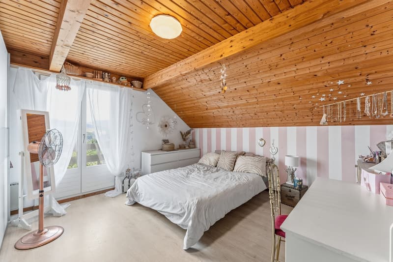 Charmantes 5.5-Zimmer-Bijou am Waldrand mit grossem Grundstück und Weitblick (9)