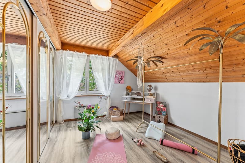 Charmantes 5.5-Zimmer-Bijou am Waldrand mit grossem Grundstück und Weitblick (10)