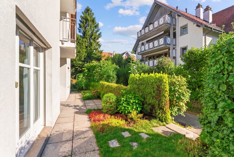 3.5-Zimmer-Gartenwohnung mit Cheminée in Jonen (10)