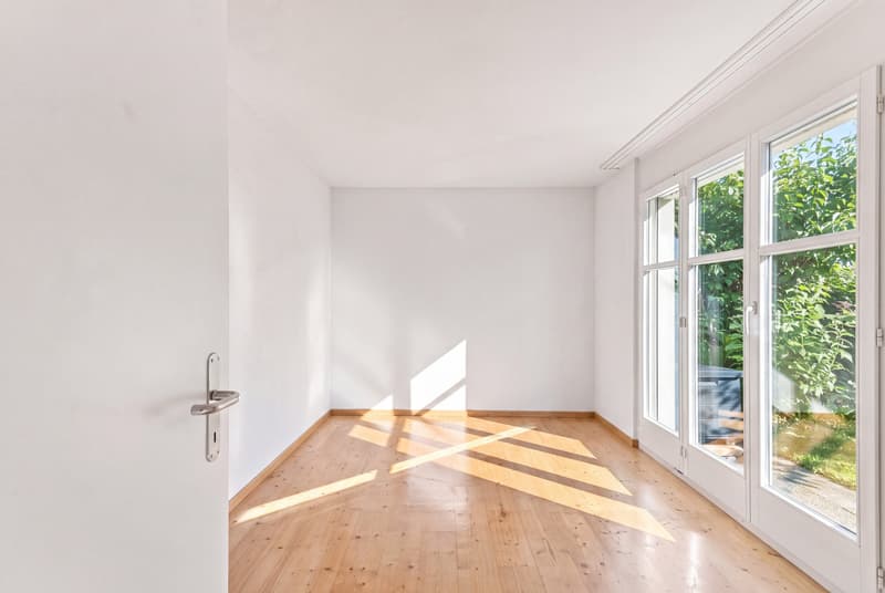 3.5-Zimmer-Gartenwohnung mit Cheminée in Jonen (6)