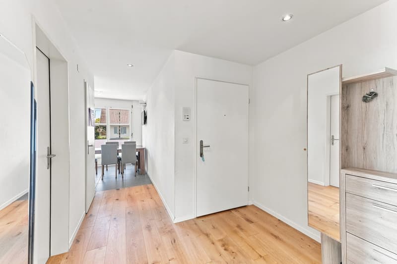 4.5-Zimmer-Etagenwohnung mit Cheminée inkl. Carport in Jonen (2)