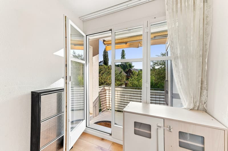 4.5-Zimmer-Etagenwohnung mit Cheminée inkl. Carport in Jonen (11)