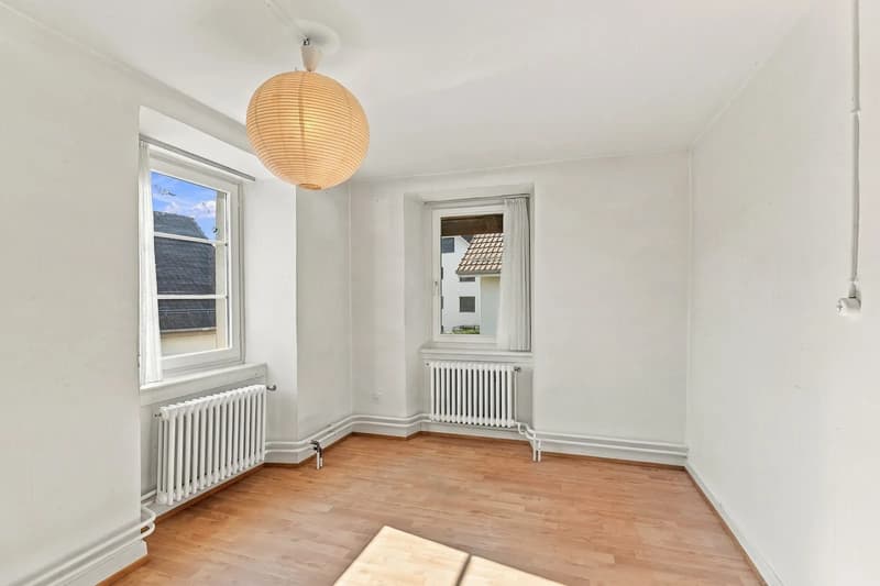 9.5-Zimmer-Haus mit Dachwohnung und Scheune in Würenlos (6)