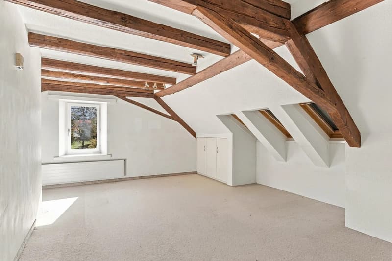 9.5-Zimmer-Haus mit Dachwohnung und Scheune in Würenlos (9)
