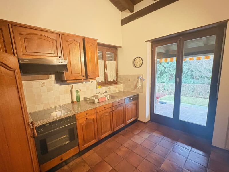IMMERSA NEL VERDE, POSSIBILE COME RESIDENZA SECONDARIA (3)