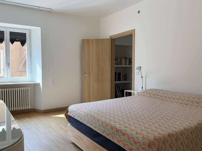 COMODO CON PARZIALE VISTA LAGO (10)
