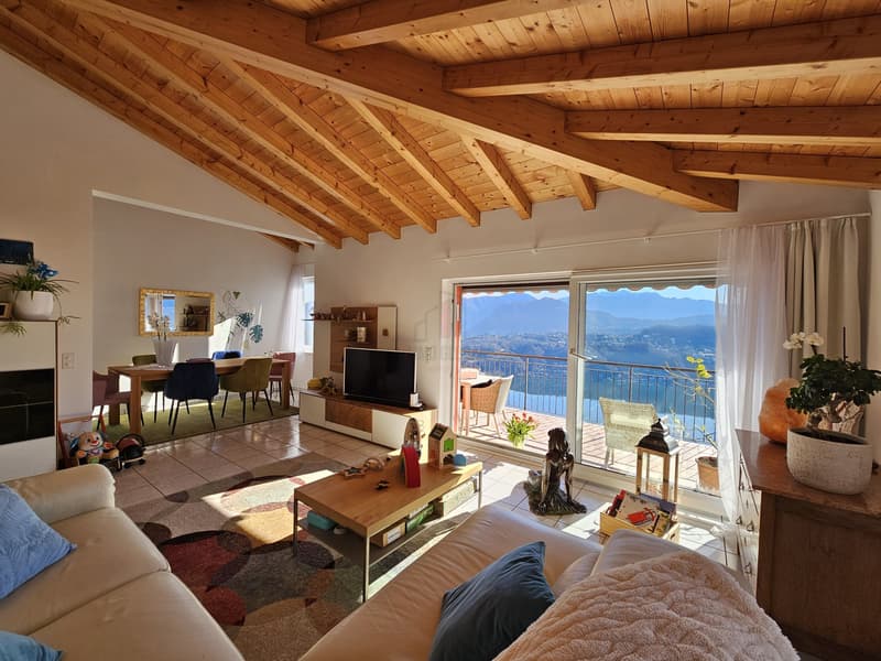 FANTASTICA BIFAMILIARE CON VISTA MOZZAFIATO (3)