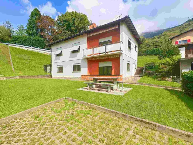 NELLA SPLENDIDA CAPRIASCA INCORNICIATA NEL VERDE (1)