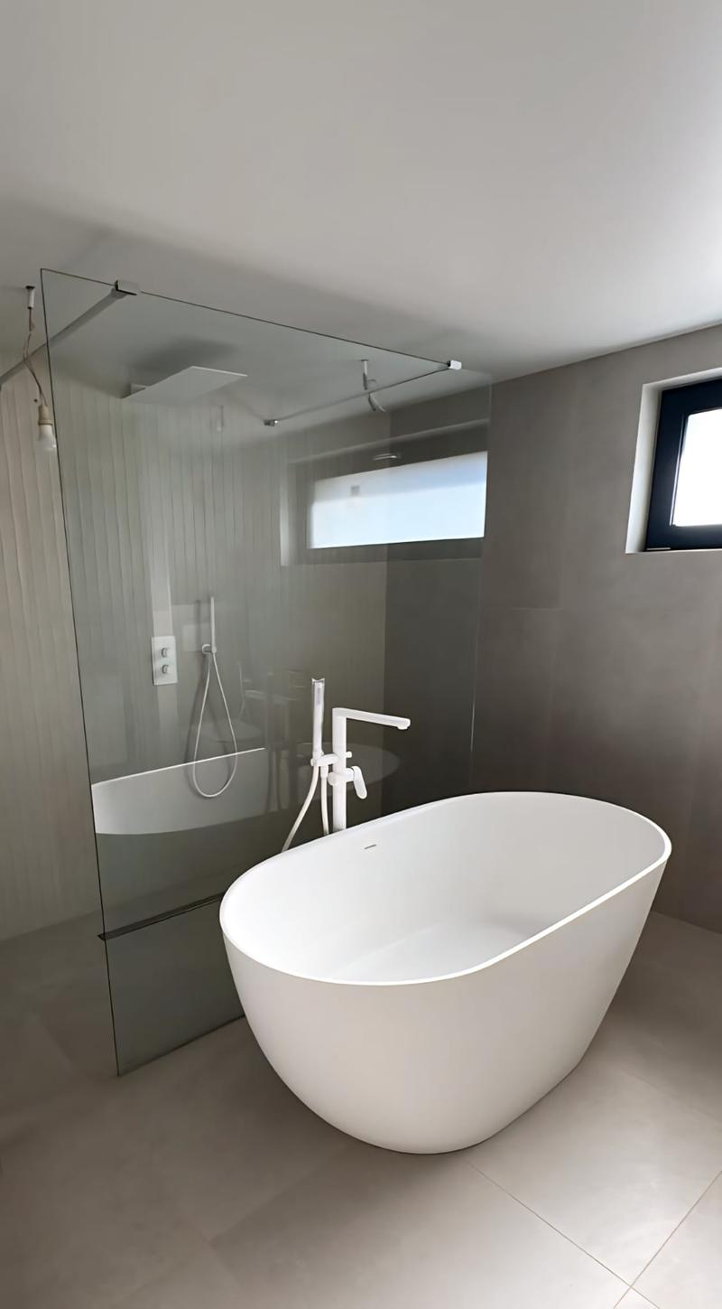 Maison moderne entièrement rénovée (13)