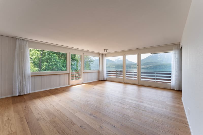 Sanierte 4½-Zimmer Wohnung mit traumhaftem See- und Bergblick (2)