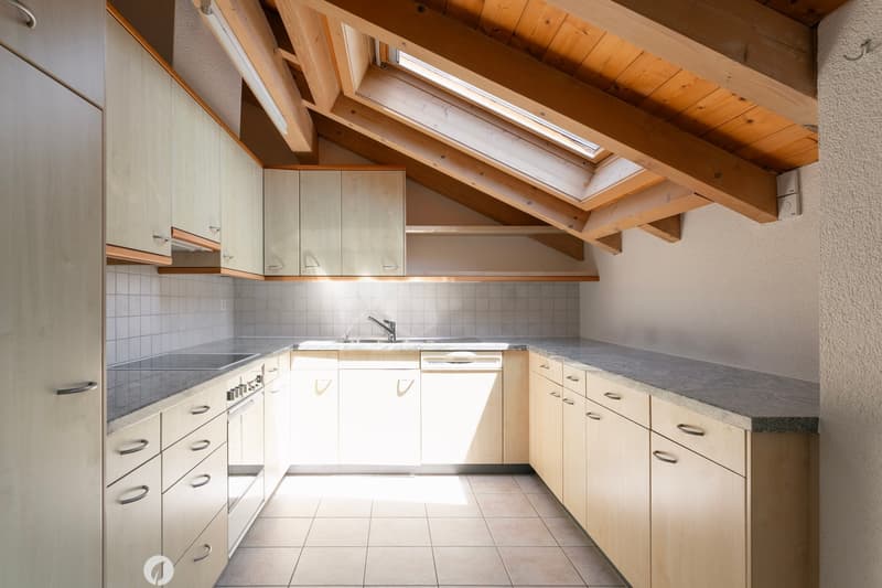 Grosszügige 4½-Zimmer Dachwohnung mit herrlicher Aussicht (5)