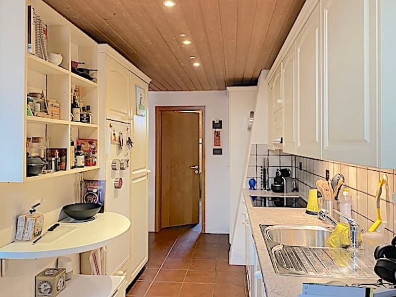 Casa multifamiliare con caratteristiche ricche e 4 appartamenti (19)
