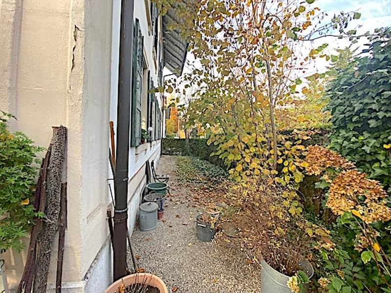 Casa multifamiliare con caratteristiche ricche e 4 appartamenti (4)