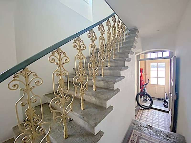 Casa multifamiliare con caratteristiche ricche e 4 appartamenti (5)