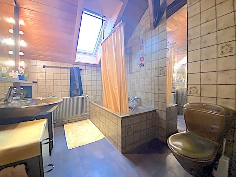 Casa multifamiliare con caratteristiche ricche e 4 appartamenti (21)