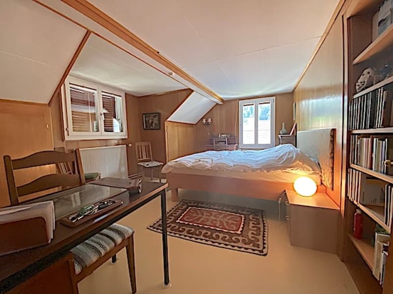 Mehrfamilienhaus m. grossem Garten, 13 Zimmer, 3 Wohnungen (33)