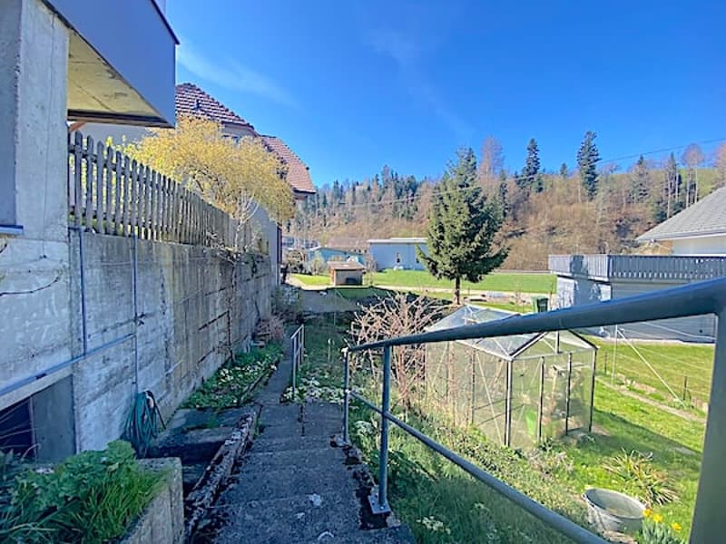 Mehrfamilienhaus m. grossem Garten, 13 Zimmer, 3 Wohnungen (6)