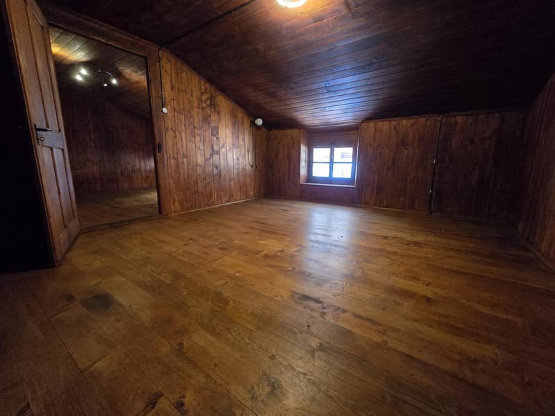 Un projet à imaginer : Maison à rénover au coeur de Praz-de-Fort - beau potentiel de 2 logements (5)
