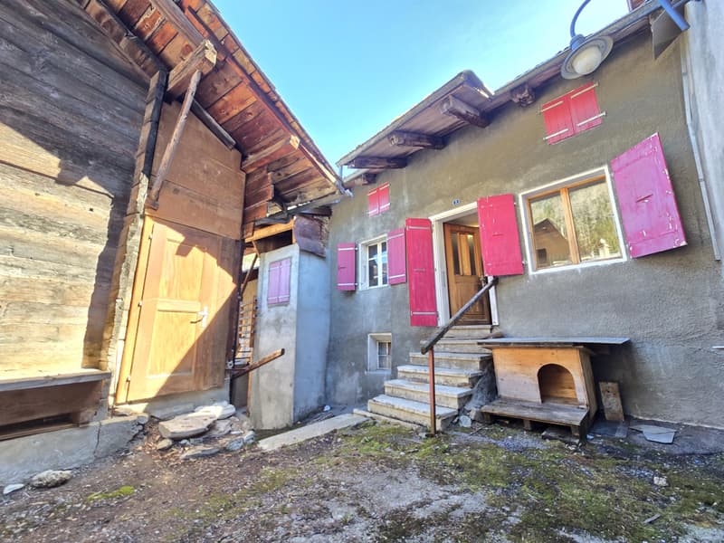 Un projet à imaginer : Maison à rénover au coeur de Praz-de-Fort - beau potentiel de 2 logements (7)