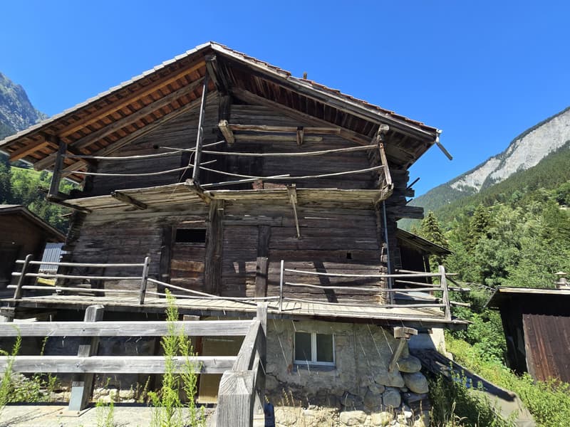 Un Lieu de Vie et d'Opportunités au coeur du Val Ferret : Immeuble mixte, café-restaurant et 3 appartements, grange et jardin (12)