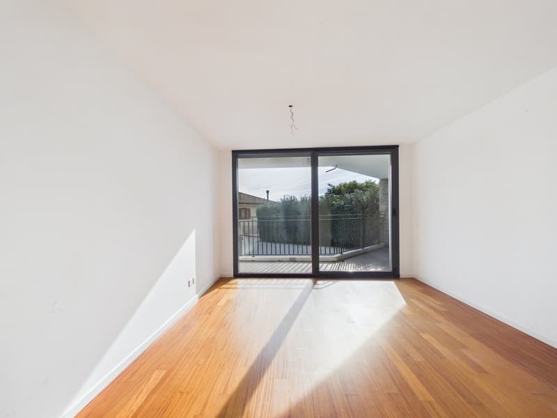 CASA CONTIGUA SU 3 PIANI CON GIARDINO E SPAZIO IDEALE PER STUDIO O ATTIVITA' INDIPENDENTE (20)