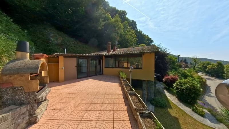 VILLA INDIPENDENTE CON GIARDINO E VISTA APERTA (11)