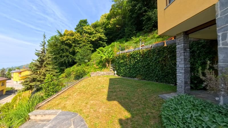 VILLA INDIPENDENTE CON GIARDINO E VISTA APERTA (2)