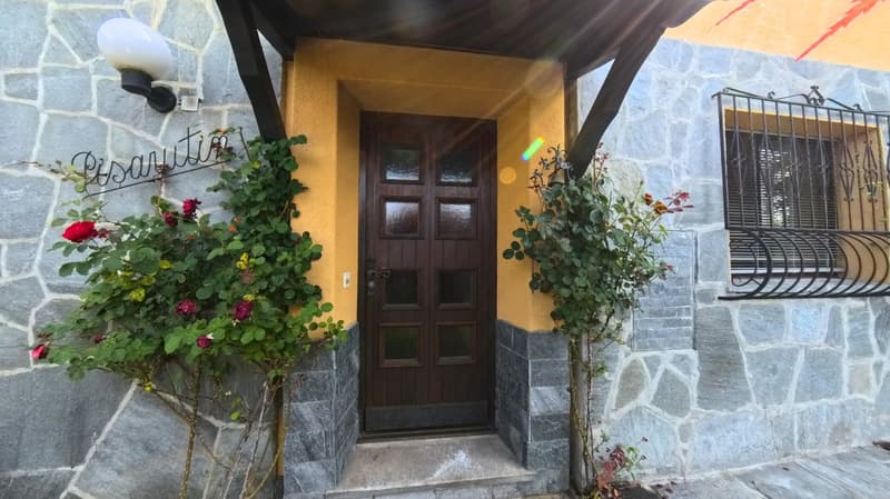 VILLA INDIPENDENTE CON GIARDINO E VISTA APERTA (5)