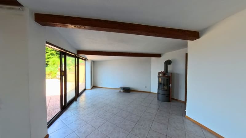 VILLA INDIPENDENTE CON GIARDINO E VISTA APERTA (10)