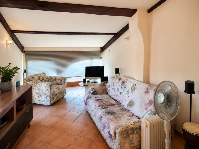 CASA BIFAMILIARE SU TRE PIANI, IDEALE ANCHE COME INVESTIMENTO (7)