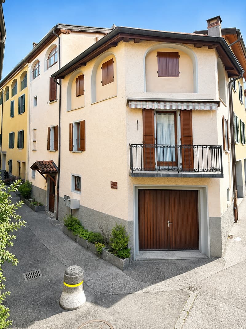 CASA BIFAMILIARE SU TRE PIANI, IDEALE ANCHE COME INVESTIMENTO (2)