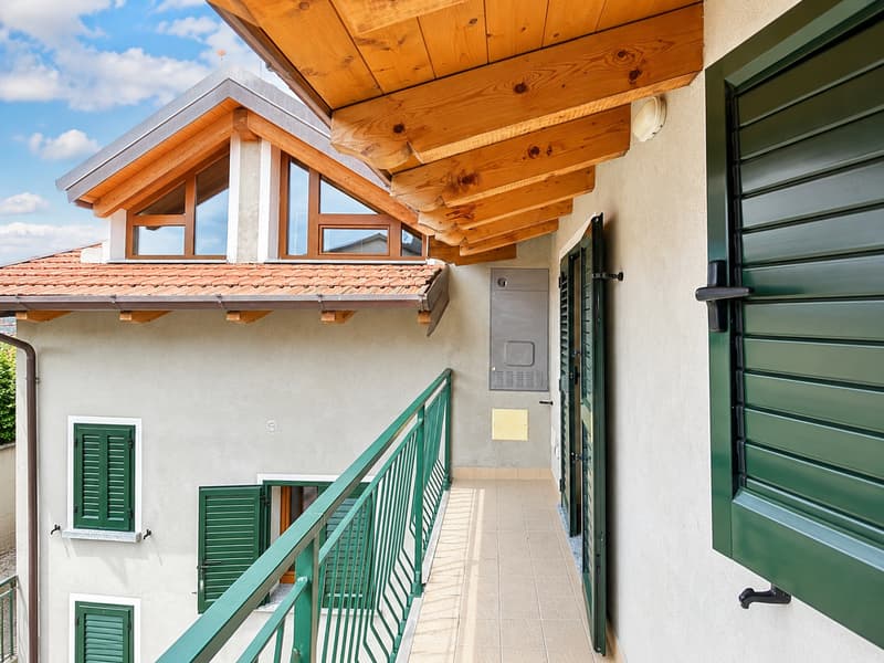 MODERNO APPARTAMENTO ARREDATO DI 3,5 LOCALI CON BALCONE (6)